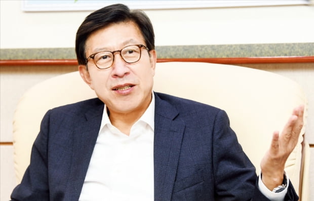 박형준 부산시장은 지난달 29일 한국경제신문과의 인터뷰에서 기업 투자를 적극 유치해 부산을 아시아권 글로벌 허브로 조성하겠다고 밝혔다.  부산시  제공