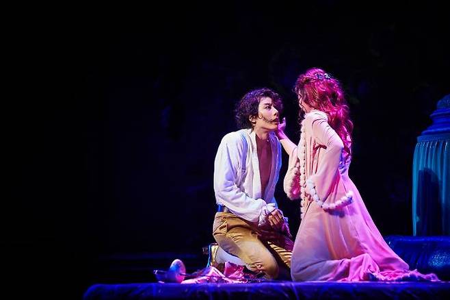 ‘웃는 남자’ 초연 당시 공연 장면. EMK뮤지컬컴퍼니