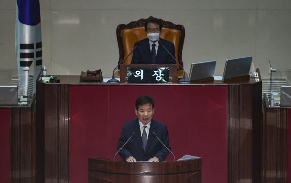 차기 국회의장에 당선된 김진표 더불어민주당 의원이 4일 서울 여의도 국회에서 열린 본회의에서 인사말을 하고 있다. 사진=서동일 기자