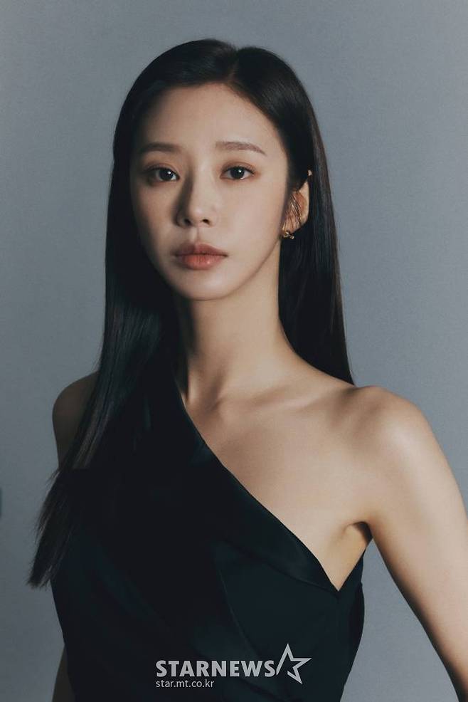 넷플릭스 오리지널 드라마 '종이의 집' 배우 이주빈이 4일 오전 진행된 화상 인터뷰를 위해 포즈를 취하고 있다.  '종이의 집'은 통일을 앞둔 한반도를 배경으로 천재적 전략가와 각기 다른 개성 및 능력을 지닌 강도들이 기상천외한 변수에 맞서며 벌이는 사상 초유의 인질 강도극을 그린 넷플릭스 드라마다. /사진제공=넷플릭스 2022.07.04 /사진=이동훈 기자 photoguy@