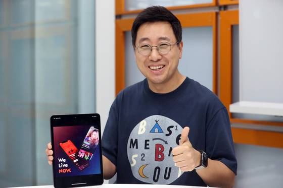 공진환 네이버 책임리더가 지난달 22일 경기도 성남시 분당구 네이버 신사옥에서 포즈를 취하는 모습. 정시종 기자