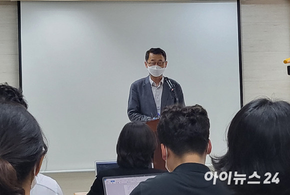 송옥렬 공정거래위원장 후보자가 5일 서울 중구 한국공정거래조정원 대회의실에서 진행된 기자간담회에서 인사말을 하고 있다. [사진=서민지 기자]