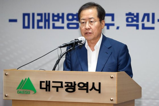 홍준표 대구시장이 5일 오후 대구 중구 대구시청 동인동 청사에서 열린 민선8기 취임 첫 기자간담회에서 모두발언을 하고 있다. 뉴스1