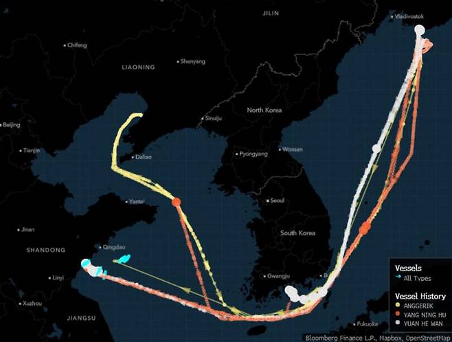 러시아에서 원유를 싣고 중국으로 이동한 선박들의 항로/사진=블룸버그