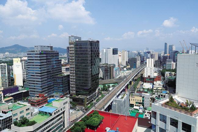 지식산업센터가 다수 위치한 서울 성동구 성수동 일대 전경. [성동구 제공]