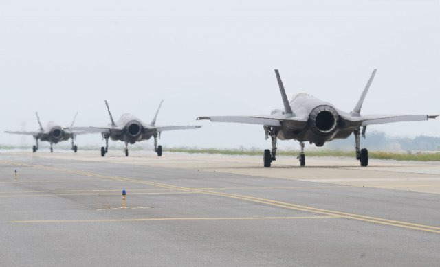 현존하는 세계 최강 스텔스기 중 하나로 꼽히는 미공군의 F-35A 6대가 5일 한반도로 전개했다. 미 공군은 14일까지 대한민국 공군과 함께 연합훈련을 펼칠 예정이다. 미 공군 제공