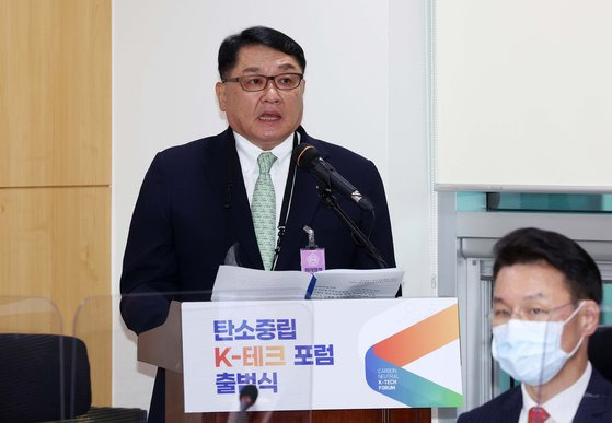 '탄소중립 K-테크 포럼' 출범식에서 구자균 한국산업기술진흥협회장이 포럼에 앞서 축사를 하고 있다. 김상선 기자