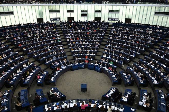 6일(현지시간) 유럽의회가 친환경 투자 기준인 녹색분류체계(Taxonomy?택소노미)에 천연가스와  원자력발전을 포함하는 안건에 대한 투표를 진행하고 있다. /AFPBBNews=뉴스1