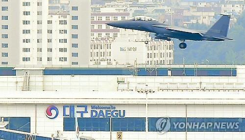 대구공항 지나는 전투기  [연합뉴스 자료사진]