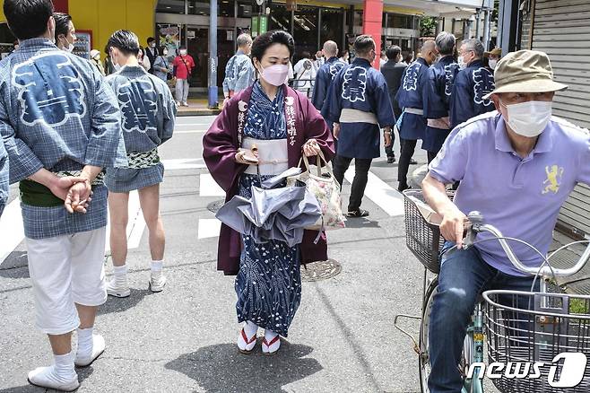 지난 5월22일 도쿄 아사쿠사 지역에서 산자마쓰리 행사가 열리고 있다. © AFP=뉴스1 © News1 강민경 기자