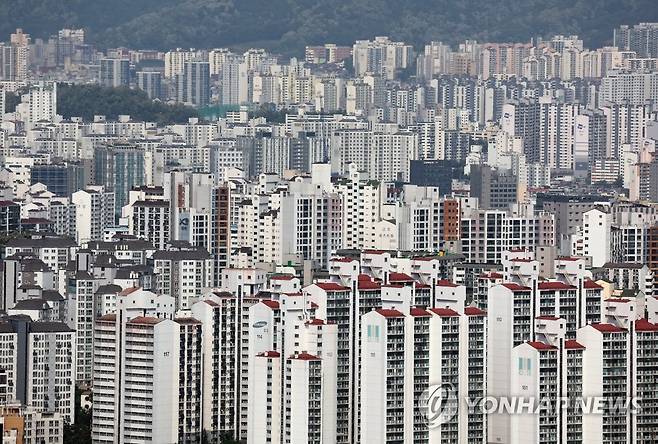 6월 전국 아파트 낙찰가율 올들어 최저…서울은 최고 [연합뉴스 자료사진]