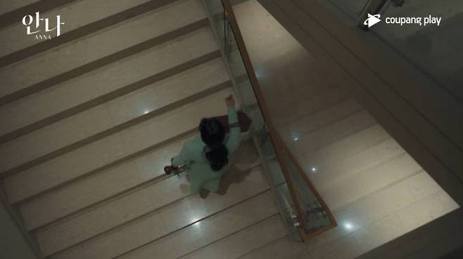 쿠팡플레이 오리지널 ‘안나’ 예고편 영상 캡처