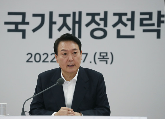 윤석열 대통령이 7일 오전 충북 청주 충북대학교에서 열린 국가재정전략회의에서 모두발언을 하고 있다. (대통령실사진기자단) /사진=뉴스1