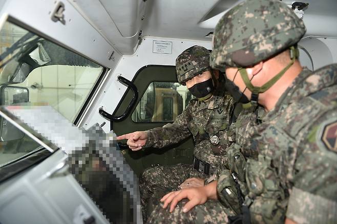 [서울=뉴시스] 김승겸 합참의장이 8일 육군 미사일전략사령부 예하 작전부대를 찾아 대비태세 현장지도를 실시했다. 2022.07.08. (사진=합참 제공) *재판매 및 DB 금지