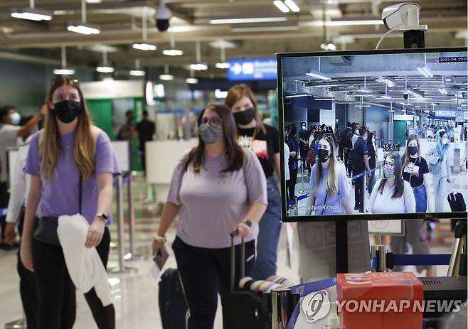 태국으로 입국하는 해외 관광객들 [EPA 연합뉴스 자료사진. 재판매 및 DB 금지]