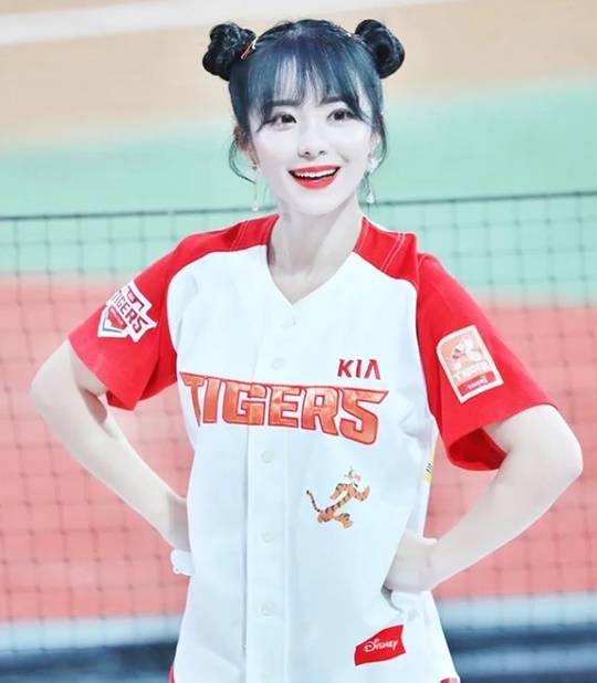 2019시즌 당시 이다혜 치어리더의 응원 모습. ⓒ이다혜 치어리더 SNS