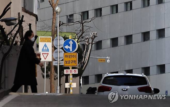 무조건 일시정지 [연합뉴스 자료사진]