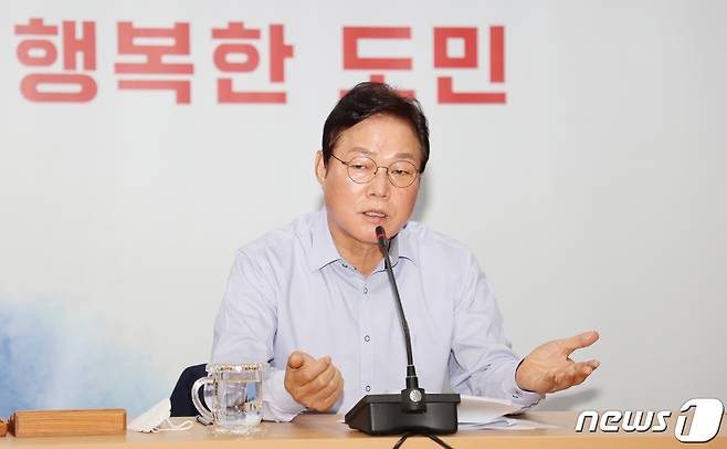 박완수 경남도지사가 11일 오전 도청 도정회의실에서 진행된 ‘실국본부장 회의’에 참석해 발언하고 있다.(경남도 제공)2022.7.11.© 뉴스1