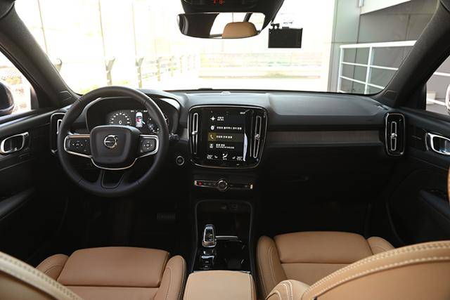 볼보 XC40 B4 인스크립션 AWD 시승기