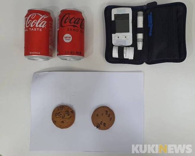 무설탕 과자와 무게가 똑같은 일반 과자, 그리고 제로 콜라와 일반 콜라를 비교하기로 했다.&nbsp; &nbsp;사진=정진용 기자