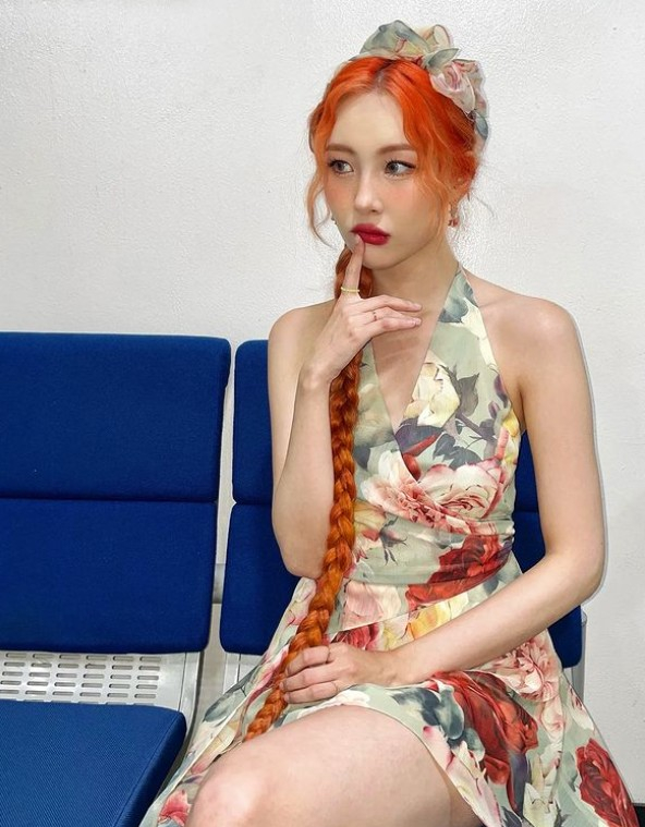 Sunmi released three photos with cute emoticons on her Instagram on the 11th.In the photo, Sunmi was wearing a bright floral dress with orange-toned hair and makeup.She showed off her fruity freshness in orange tones and hairstyles.The netizens who saw this responded such as It is really bad, It is a goddess and It is really cute.Meanwhile, Sunmi recently released a new digital single, The Heat.