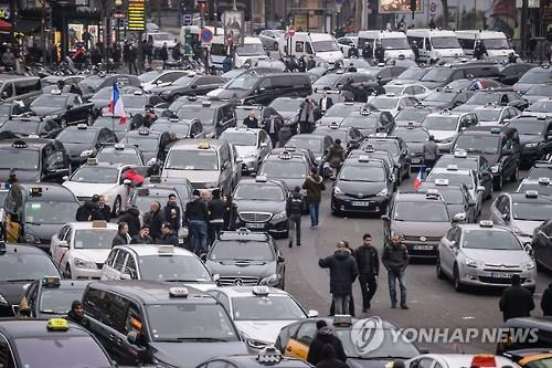 프랑스 택시기사 '우버' 항의시위 [EAP 연합뉴스 자료사진. 재판매 및 DB 금지]