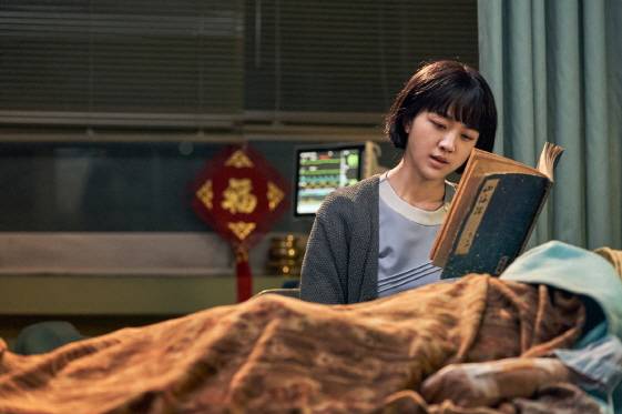 지금껏 보지 못했던 서래와 해준의 얼굴..'헤어질 결심' 미공개 스틸