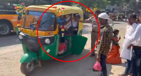 최대 정원이 6명인 오토릭샤(모터 달린 삼륜차)에 무려 27명이 탑승했다가 인도 현지 경찰에 적발됐다