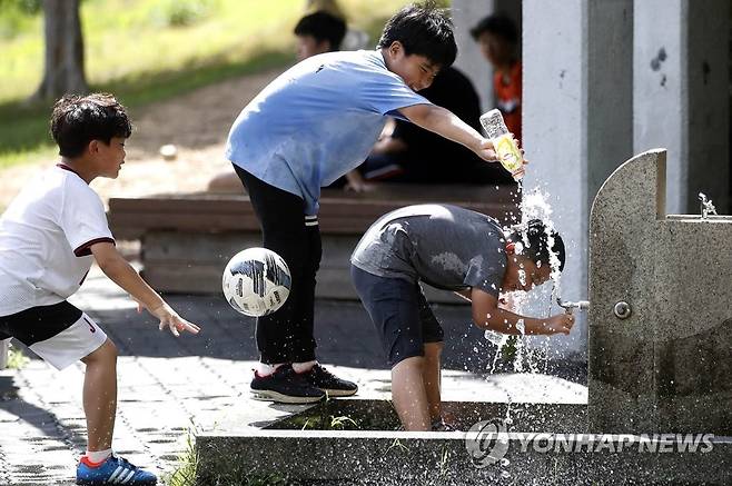 시원한 물 장난 [광주 북구청 제공. 재판매 및 DB 금지]