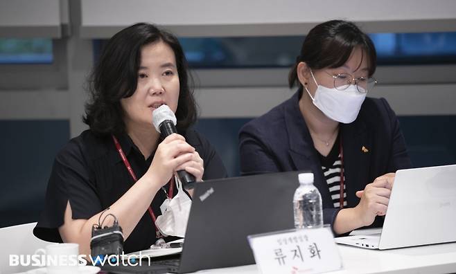 류지화 SK바이오사이언스 임상개발실장이 13일 경기도 판교에 위치한 에코허브에서 국내1호 백신 '스카이코비원'에 대한 질의에 답하고 있다./사진=이명근 기자@qwe123@