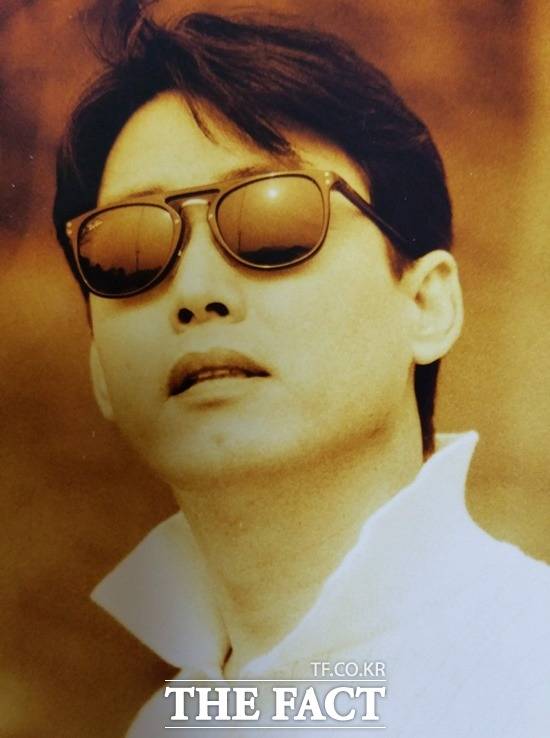 가수 김재희가 부른 '애증의 강'은 만남과 헤어짐, 그리움과 안타까움의 속내가 절절하게 녹아나는 노래다. 말그대로 사랑과 미움이 함께 스며드는 애증(愛憎) 공감대로 오버랩된다. /더팩트 DB