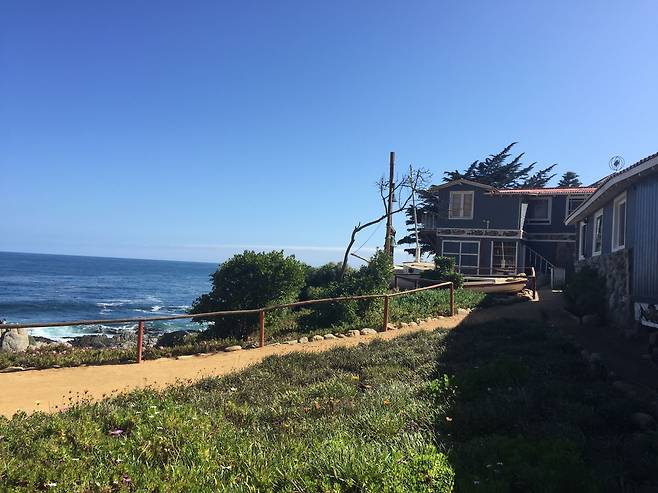 이슬라 네그라(Isla Negra)에 있는 파블로 네루다(Pablo Neruda)의 집. 유럽에서 귀국한 후 바다 전망을 보며 문학 활동에 전념하기 위해서 정착한 곳이다. /박진배 뉴욕 FIT 교수, 마이애미대학교 명예석좌교수