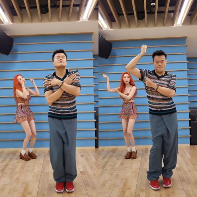 Sunmi released a video with J. Y. Park.Sunmi posted a video on his 14th day, tagging J. Y. Park with an article entitled How many will I lose this time?# Heat up # Heartburn # Pediatric expression__ Too soon _ Ha # I _ Andamun lips # Count_ wrong_ I went in and added a hashtag called _ hand.In the video, J. Y. Park wore a see-through top and danced Sunmis Rise of the Heat. Soon after, J. Y.Sunmi, who appeared behind Park, appeared in a Nash dress and boasted a slender Sunmi on white skin.The two of them caught their eye with a perfect breath in the Im Fever Challenge video, especially Sunmi, who laughed at the comment about How many people will be lost this time?Earlier, Sunmi posted a picture of J. Y. Park and lost his followers.Sunmi also left I love you JYP in his post comment.The netizens who saw this showed a hot response such as ... expression ..., How many people will be lost, I am so tired of my face.On the other hand, Sunmi released a new digital single album Rise Up on June 29 and made a comeback.Sunmi Instagram Capture