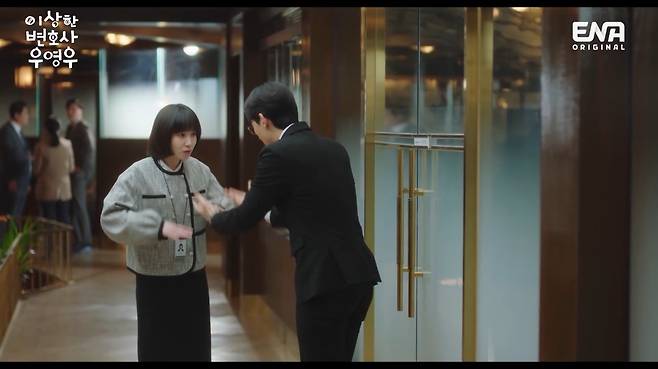 Park Eun-bin thought of her mother.In the ENA drama Extraordinary Attorney Woo, which was broadcast on the afternoon of the 14th, Jung Wooyoung (Park Eun-bin) will be in charge of defending the public interest case of the female defector along with Choi Soo-yeon (Ha Yoon-kyung).On this day, Chung Myung-seok (Kang Ki-young) told Young-woo, Choi Soo-yeon is overly passionate; there is a risk of excessive Feeling transfer.But Young-woo burned more than Su-yeon.Innocent Defendant, Kye Hyang-sim (Kim Hira) went to receive 10 million won of money lent to Choi Young-hee, a North Korean broker called Mom five years ago, instead of another North Korean defector, Lee Soon-young.Friend Kim Jung-hee, who became acquainted with his mothers introduction, broke into Sunyoungs house and demanded money by wielding each tree, but he was caught by the police because he did not receive money and reported to his neighbors.Unlike Kim Jung-hee, who was sentenced to four years in prison, Hyang-sim escaped before the trial to raise his 3-year-old daughter and turned himself in five years later.She tried to raise her mother until she was able to remember her mother. In addition, she left her daughter, Ha Yoon, who was 8 years old, to the nursery school.Do not ignore the Convict daughter as a daughter of a North Korean defector, he said, showing deep maternal love.In the devoted maternal love of the whale-like soul, Young-woo strongly insisted that Mr.However, it is difficult to avoid a four-year sentence because of the ruling of the previous accomplice.Young-woo and Su-yeon decided that it was difficult to say that the victims wound was caused by the assault of two women, and prepared the trial with this emphasis.Lee Joon-ho (Kang Tae-oh) shared his troubles while drinking with Friend Kwon Min-woo (Ju Jong-hyuk): There is a person.I think I make him think that I do not like him. He sighed that the worries that he liked were not simple.Minwoo, who realized that he was in-house at once, said, Songmu team? I do not think Jung Wooyoung is the first to exclude Youngwoo.Junho, who had been alone in Feeling, said, Okay, you are a fool, could not hide the awkward Feeling while protecting the young man who went out together from danger.Minwoo said, Its like a person who likes our Junho, Suyeon. He said, Is that good for both of them?Our Junho seems to like Choi Soo-yeon, he said, disturbing Youngwoo.Choi Soo-yeon succeeded in summoning Lee Soon-young as a witness by saying, I am the daughter of Choi Bo-hyun, in front of Judge Ryu Myung-ha (Lee Ki-young), who is delaying the school.However, Lee Sun-young insisted that he could not remember the case five years ago and did not admit that it was a wound caused by his husbands assault.He is putting me on the back of what he was hit by his husband. All lies! he said, and the prosecutor pointed out that Innocent Defendant is not reflective.The trial is not a market battle, we should not interfere, Myeong-seok said, understanding his sentiment, and Young-woo said, It is not a quick-and-tumble, but a reduction. Think of your daughter waiting at the nursery.We have to listen to us if we want to meet our daughter soon. Young-woo and Su-yeon questioned Kwon Byung-gil, who issued a medical certificate of injury to Lee Soon-young in the past, and Kwon continued to assert that he was a prejudiced doctor for North Korean defectors and was hurt by his heart.When Kwon presented the column North Korean defectors who become criminal groups as evidence, Kwon refused to announce that he received a lot of protest calls, threatening letters, and evil comments. However, he eventually revealed his prejudice against the defectors and said, Do you have to protect the defectors while making a good Korean man The Convict?However, Jang Seung-jun (Choi Dae-hoon) was furious about this, and he was paying tribute to Jeong Ui-mo (a group of just doctors) who was a member of Kwon, who missed billions of customers due to a public interest case where money was not available.Lets not think of it as a public interest case, a North Korean refugee, lets work hard, said Myeong-seok, who was publicly embarrassed, to two juniors who apologized.Young-woo met her daughter during the trial and looked at her tearful heart and recalled herself asking her father, Why do not I have a mother?And I am forced but I have come up with something, he summoned the North Korea law to induce a reduction in his mind.Innocent Defendant, who is familiar with the North Korea law, did not take money but took it to get the money back.But the sentiment was asked by the judge, Did you try to get the money at all costs? Yes, its my money.I do not know what the North Korea law is like, he said honestly, making the strategy unfavorable.Finally, Young-woo recalled the application for the unconstitutional trial, and ran to meet the judge. It is forbidden to argue separately outside the court, but Su-yeon visited the judge with such a young man and demanded the resumption of the defense.The judge continued to point out the claims of the two young lawyers, who are you going to come to trial?Young-woo said, Because the sense of self-esteem is a great mother. I do not know what I did wrong, but I ran away for five years to avoid abandoning my child.I do not accept any other than the court, the judge said.I did my best, but two of them were in a hurry.Young-woo talks about the whale hunting method of killing young young children and throwing harpoons at mother whales who can not leave their side. My mother knows she is dying, but she does not abandon her baby until the end.If I was a whale, would my mother have left me? The jury found him unanimously guilty, four years in prison, but the judge sentenced him to one year and nine months in prison and three years in Probation and 80 hours of service from the confirmation date.He assaulted and escaped with the aim of colluding with his accomplices to extort property, but he was not accustomed to Korean social laws and norms as a North Korean refugee, and he was sentenced to imprisonment for the first time and five years later.Youngwoo and Suyeon reflected on the fact that they did not think of embroidery, which is the most basic reason for the reduction, and admired the graves from the judges time.Meanwhile, Tae (Jin Kyung-min), who was shopping at a department store, looked at the mothers who were shopping with their daughters.Sumy, who has a son alone, caught the eye by showing an obsessive compulsive figure organizing things that were equally messed up with Young Woo.