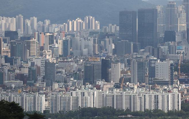 지난 14일 서울 남산에서 바라본 시내 아파트 모습. 연합뉴스