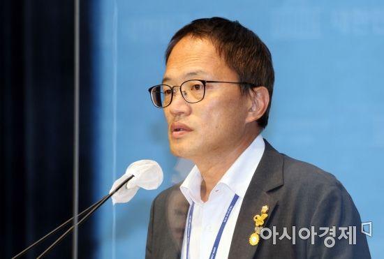 박주민 더불어민주당 의원이 8일 국회 소통관에서 당 대표 선거 출마를 선언을 하고 있다./윤동주 기자 doso7@