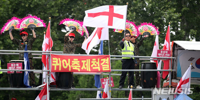 [서울=뉴시스]김선웅 기자 = 지난 2019년 서울 중구 서울시청 인근에서 동성애를 반대하는 시민들이 동성애를 반대하는 집회를 열고 있다. 2019.06.01. mangusta@newsis.com