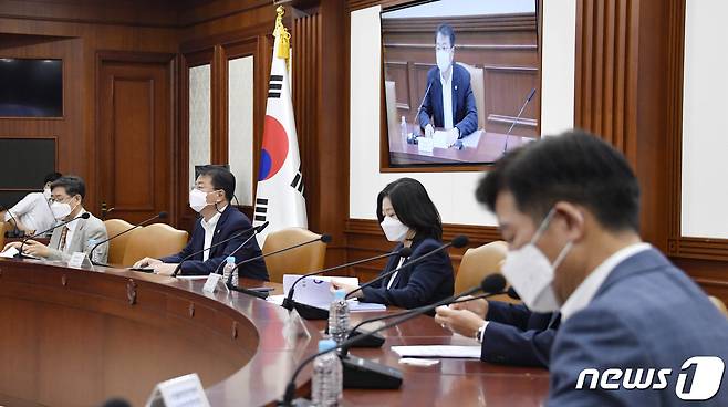 방기선 기획재정부 차관이 13일 서울 종로구 정부서울청사에서 열린 '경제 형벌규정 개선 TF 출범회의'를 주재하고 있다. (기획재정부 제공) 2022.7.13/뉴스1