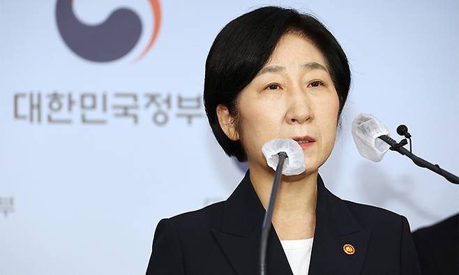 한화진 환경부 장관이 18일 정부서울청사 브리핑실에서 새정부 업무보고 브리핑을 하고 있다. 연합뉴스