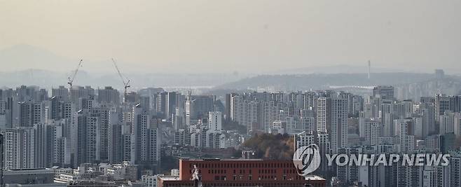 서울 남산에서 바라본 시내 아파트, 주택가 모습 [연합뉴스 자료사진]