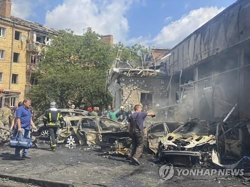 러시아 순항미사일 공격받은 우크라이나 서부 빈니차 [AP 연합뉴스 자료사진. 재판매 및 DB 금지]