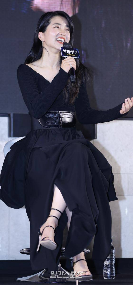 '외계+인' 쇼케이스에서 웃음 보이는 김태리. 사진=서병수 기자 qudtn@edaily.co.kr / 2022.07.15.