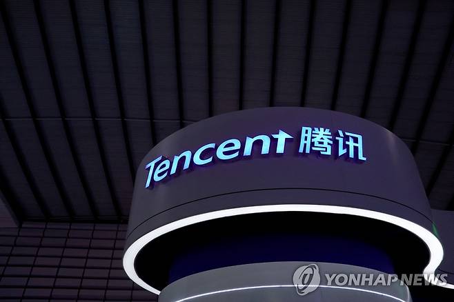 NASPERS-BUYBACK/TENCENT HOLDINGS FILE PHOTO: A Tencent sign is seen at the World Internet Conference (WIC) in Wuzhen, Zhejiang province, China, October 20, 2019. REUTERS/Aly Song/File Photo