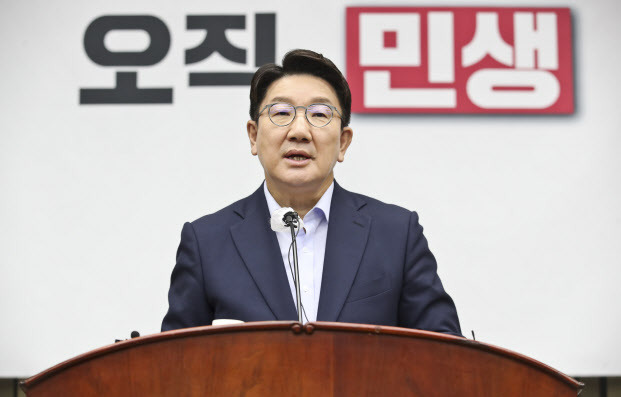 국민의힘 권성동 당 대표 직무대행 겸 원내대표가 20일 서울 여의도 국회에서 열린 의원총회에서 발언하고 있다.(사진 제공=국회사진기자단)