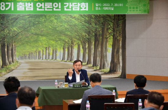 이병노 담양군수가 20일 '언론인과의 간담회'를 열고 민선8기 청사진을 제시하고 있다.     사진자료=담양군