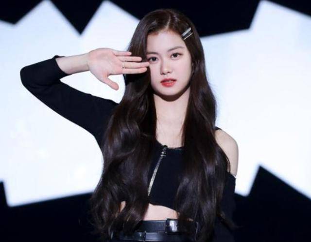 그룹 르세라핌 김가람이 결국 하이브를 떠난다. 쏘스뮤직 제공