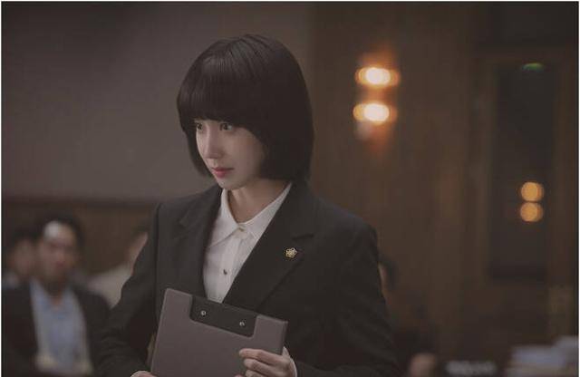 드라마 '이상한 변호사 우영우'는 천재적인 두뇌와 자폐 스펙트럼 장애를 동시에 가진 변호사 우영우가 다양한 사건들을 해결하며 진정한 변호사로 성장하는 대형 로펌 생존기다. ENA 제공