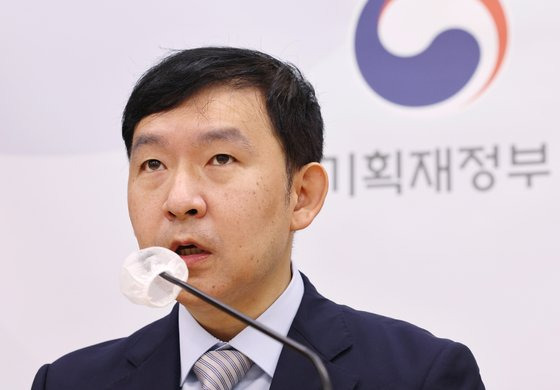 이승한 기획재정부 경제분석과장이 20일 오전 세종시 정부세종청사에서 최근 경제동향을 발표하고 있다. 연합뉴스