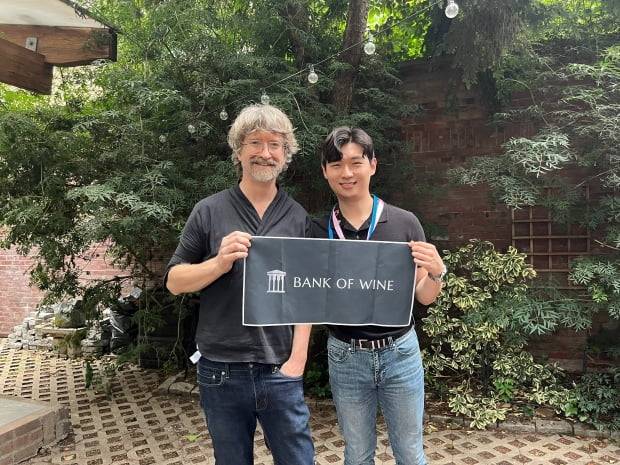 (좌)케빈 맥코이와 (우)박상욱 블링커스 대표 / 사진=블링커스