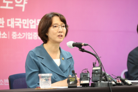 20일 ‘대국민 업무보고회’ 기자 간담회에 참석한 이영 중소벤처기업부 장관. 중소벤처기업부 제공